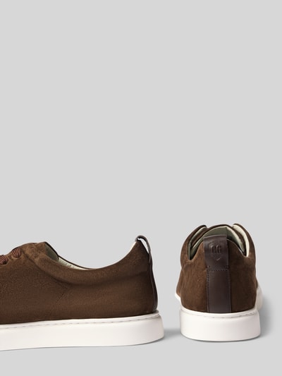 Produktfoto, Sneaker aus echtem Leder in Velours-Optik Modell 'Uwin' von CG - Club of Gents, brązowy kolor, zaokrąglony kształt, zamszowa faktura, sznurowanie, wysokość obcasa 3 cm, wysokość cholewki 8 cm, szerokość w rozmiarze 44: 10 cm