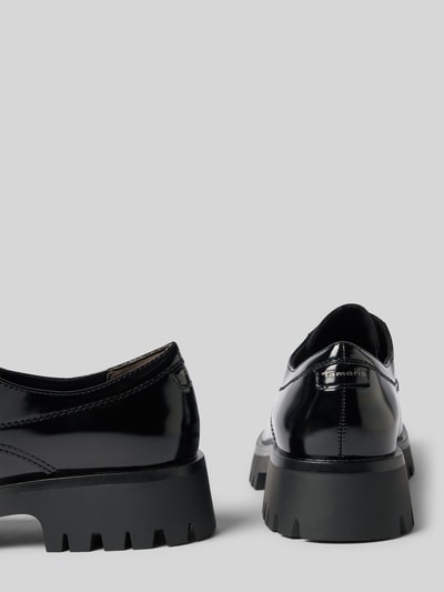 Produktfoto, czarne lakierowane buty sznurowane z nadrukiem z logo, gruba podeszwa, buty sznurowane z nadrukiem z logo od Tamaris, damskie