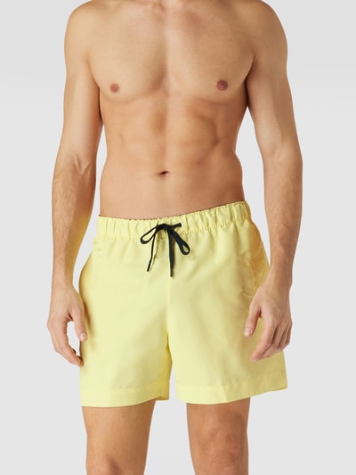 Tommy Hilfiger Regular Fit Badehose mit Brand-Schriftzug Hellgelb 1