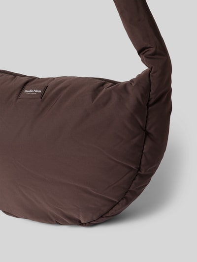 STUDIO NOOS Crossbody Bag mit Logo-Patch Modell 'Puffy' Dunkelbraun 3