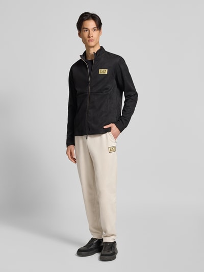 EA7 Emporio Armani Sweatpants mit Label-Detail Sand 1