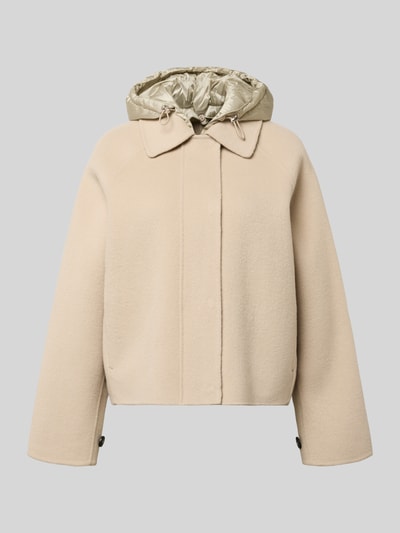 Produktfoto, Regular Fit Jacke mit Umlegekragen von Blonde No. 8, beżowa kurtka, kaptur, tunel, długość tyłu w rozmiarze 36: 61 cm, szerokość ramion w rozmiarze 36: 43 cm, szerokość klatki piersiowej w rozmiarze 36: 56 cm, długość rękawów w rozmiarze 36: 61 cm, krój regular fit, gładka faktura