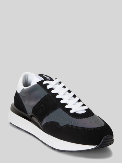 Produktfoto, Low Top Sneaker mit Veloursleder von Polo Ralph Lauren in Two Tone Optik, abgerundete Schuhspitze, flache Sohle, Label-Prägung, Logo-Stitching, Schnürung, strukturierte Laufsohle, Materialmix aus Veloursleder, Mesh und echtem Leder.