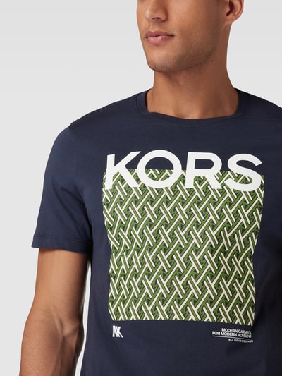 Michael Kors T-shirt met motief- en labelprint, model 'LATTICE KORS' Donkerblauw - 3