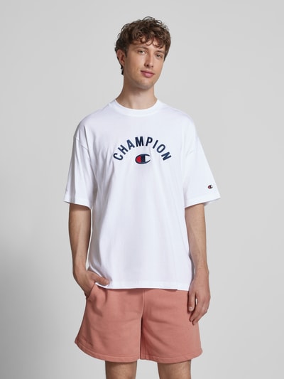 CHAMPION T-shirt o kroju relaxed fit z wyhaftowanym logo Biały 4