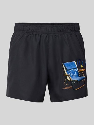 Produktfoto, heren zwembroek 'Badeshorts mit Motiv-Print' van Hugo Blue in effen kleuren, motiefprint, tunnelkoord, elastische boord, achterzak en zij-steekzakken, materiaalverwerking popeline.