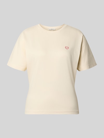 Produktfoto, T-Shirt mit Stitching Modell 'Salentine' von OPUS in Creme, reine Baumwolle, Regular Fit, dezentes rotes Herz, Rundhalsausschnitt