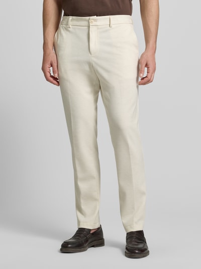Männermodel trägt Slim Fit Anzughose mit Viskose-Anteil Modell 'P-GENIUS-JCWWGPK261F' von BOSS in heller Melangeoptik, Ganzkörperansicht von vorne.