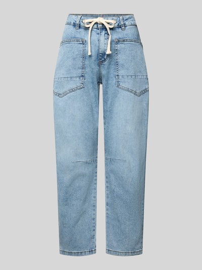 Produktfoto, Straight Fit Jeans mit Viskose-Anteil Modell 'Barrel' von Buena Vista, blaue Baumwollmischung, Tunnelzug, aufgesetzte Taschen, helle Waschung
