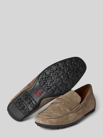Produktfoto, Loafers aus Leder Modell 'KOSMOPOLIS RIP' von Geox, Schlupfform, profilierte Sohle, Echtleder, Absatzhöhe 3 cm, Schafthöhe 6 cm, Schaftweite 5 cm, braune Farbe, schwarze Sohle, strukturierte Oberfläche