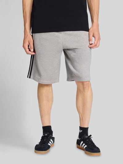 adidas Originals Regular Fit Sweatshorts mit Logo Stitching Mittelgrau Melange 4