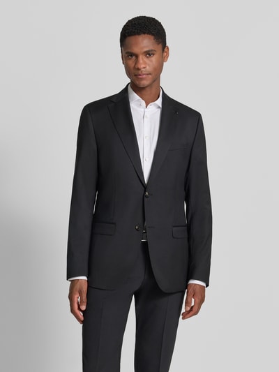 Männermodel trägt schwarzes Slim-Fit 2-Knopf-Sakko mit Reverskragen und Pattentaschen, Modell 'Move Alesso' von DIGEL, Schurwoll-Elasthan-Mix, Herren, Ganzkörperansicht von vorne, Rückenlänge 74 cm, Schulterbreite 46 cm, Ärmellänge 67 cm, Größe 50.