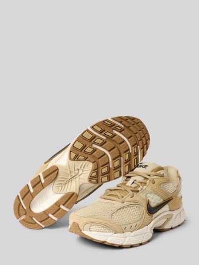 Produktfoto, Sneaker aus Leder-Textil-Mix Modell 'V5 RNR' von Nike in Beige und Braun, grobe Mesh-Struktur, sichtbare Profilsohle, Herren Sneaker von Nike