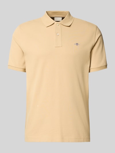 Produktfoto, Slim Fit Poloshirt mit Logo-Stitching von Gant in Beige, reine Baumwolle, Polo-Kragen, kurze Ärmel, glatte Textur