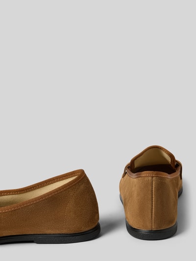 Produktfoto, Loafer aus echtem Leder Modell 'LOAFER CLASSIC VELOUR' von Espadrij in Braun mit abgerundeter Spitze, Gummisohle, Velours-Textur, Schafthöhe 7 cm, Schaftweite 13 cm, Absatzhöhe 1 cm
