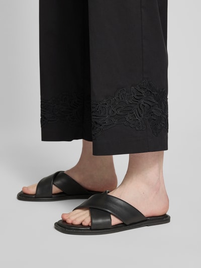 Brax Broek in verkorte pasvorm met labeldetail, model 'MAINE' Zwart - 3