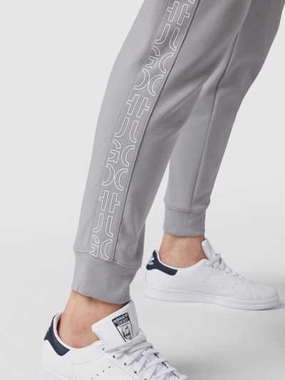 HUGO Slim fit sweatpants met labelprint, model 'Daky' Lichtgrijs - 3