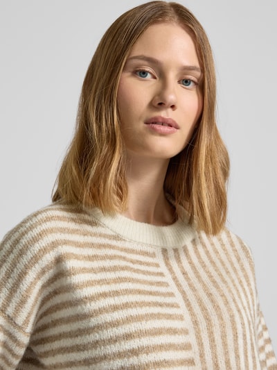 Vero Moda Sweter z dzianiny o kroju regular fit ze wzorem w paski model ‘URANUS’ Beżowy 3