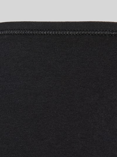Produktfoto, Slip mit elastischem Bund von Schiesser aus schwarzem Baumwoll-Elasthan-Mix mit feiner Textur, körpernaher Schnitt.