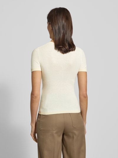 Frauenmodel trägt Regular Fit Strickshirt aus Seiden-Woll-Mix Modell 'MSTLEPRE' von Max Mara Studio, Optik: Unifarben, Feinstrick, Mini-Pailletten, Rundhals, Kurzarm, Ärmelabschluss gerippt, Rumpfabschluss gerippt; Ganzkörperansicht Rückansicht.