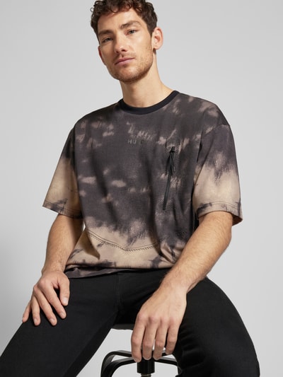 HUGO T-Shirt mit Label-Print Modell 'Doforesto' Mittelbraun 3