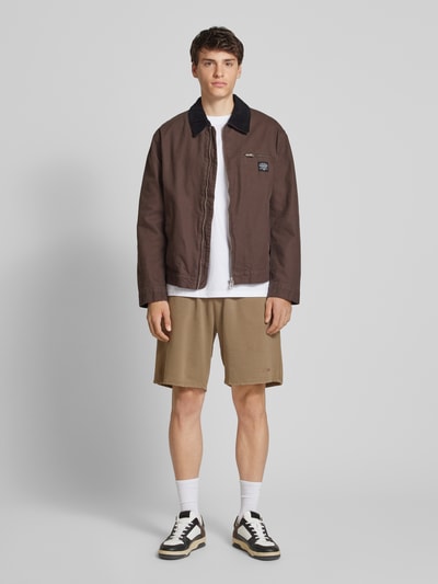 REVIEW Relaxed fit sweatshorts met labelprint Roodbruin - 1