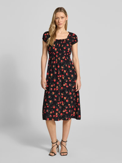 Frauenmodel trägt Midikleid aus Viskose mit Karree-Ausschnitt von Apricot, geblümtes Muster, Puffärmel, tailliert, Ganzkörperansicht von vorne.