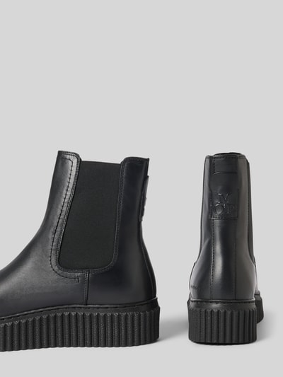 Productfoto, zwarte chelsea boots van rundleer model 'Bianca' van Marc O'Polo, Dames Chelseas, gladde textuur, detailopname