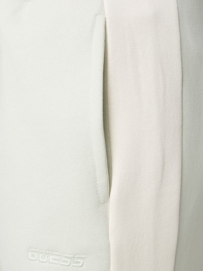 Guess Spodnie dresowe z mieszanki bawełny z dodatkiem materiału ekologicznego Miętowy 2