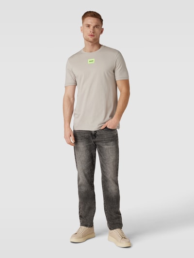 HUGO T-Shirt mit Label-Patch Modell 'Diragolino' Stein 1