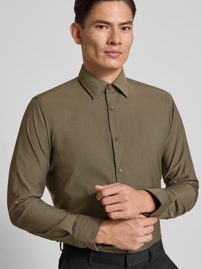 BOSS Regular Fit Businesshemd mit Kentkragen Modell 'JOE' Oliv 3