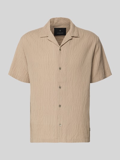 Produktfoto, sandfarbenes Regular Fit Freizeithemd mit Reverskragen von Jack & Jones Premium aus Baumwoll-Elasthan-Mix, strukturierte Oberfläche