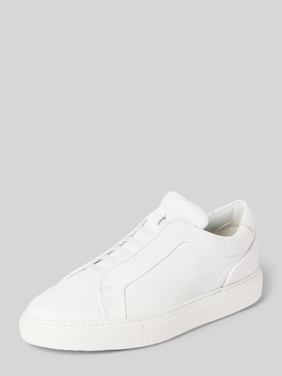 Productfoto, witte slip-on-sneaker uit leer model 'METRO' van Lloyd, afgeronde neus, rubberen zool, maat 44 hakhoogte 4 cm, schachthoogte 7 cm, schachtwijdte 10 cm