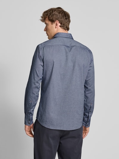 BOSS Orange Koszula casualowa o kroju regular fit z mieszanki bawełny model ‘RELEGANT’ Granatowy 5