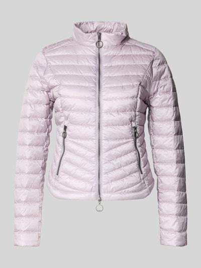Produktfoto, Steppjacke mit Stehkragen von Gil Bret in zartem Flieder, Zweiwege-Reißverschluss, körpernahe Passform, glatte Struktur