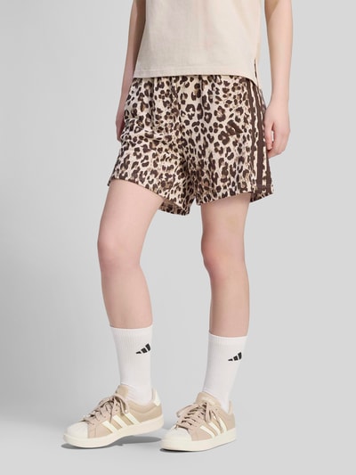 adidas Sportswear Loose Fit Sweatshorts mit Logo-Stitching Sand 4