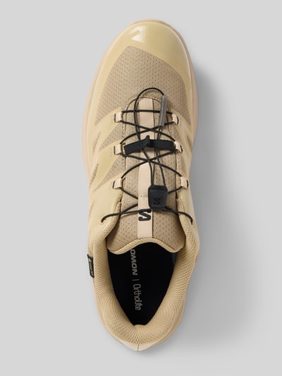 Productfoto, Sneaker met geprofileerde zool Model 'XT-EVR GTX' van Salomon in beige met vetersluiting, afgeronde punt, logoprint, zoolhoogte 4 cm, schachthoogte 7 cm, schachtbreedte 7 cm