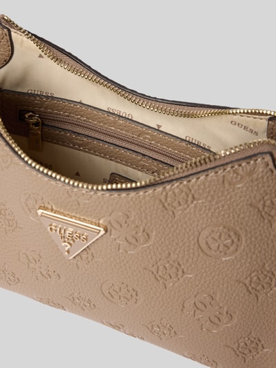 Produktfoto, Shoulder Bag in Leder-Optik Modell 'Cresidia' von Guess in Beige mit Strukturmuster, Logo-Applikation, Reißverschlussfach innen
