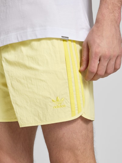 adidas Originals Relaxed Fit Shorts mit Label-Stitching Modell 'SPRINTER' Hellgelb 3