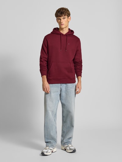 Tommy Jeans Regular Fit Hoodie aus Baumwoll-Mix Bordeaux 1