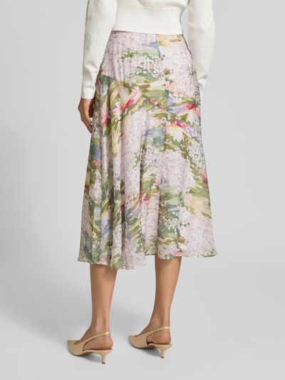Kobiece modelka nosi Midirock mit Reißverschluss Modell 'LAYDA' od Ted Baker, pastelowe kolory, kwiatowy wzór, lyocell-mix, A-linia, długość midi, boczny zamek, szerokość w rozmiarze 36: 37 cm, długość całkowita w rozmiarze 36: 82 cm, zdjęcie całej sylwetki z tyłu.
