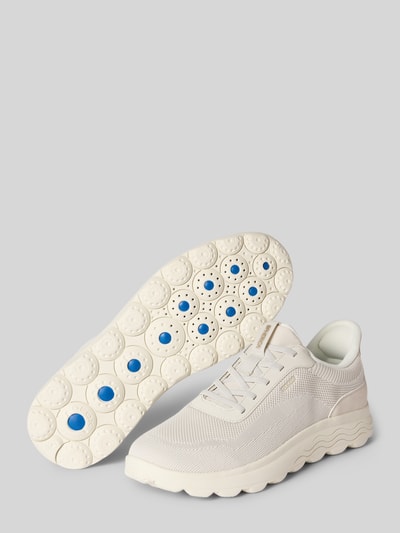 Produktfoto, Slip-on-Sneaker mit profilierter Sohle Modell 'SPHERICA' von Geox in Beige, atmungsaktive Mesh-Optik, abgerundete Spitze, Schlupfform, Herren, Absatzhöhe: 5 cm, Schafthöhe: 8 cm, Schaftweite: 7 cm.