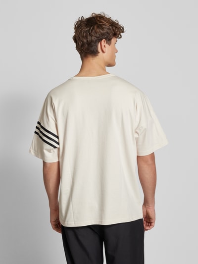 adidas Originals T-shirt z charakterystycznymi dla marki paskami Złamany biały 5