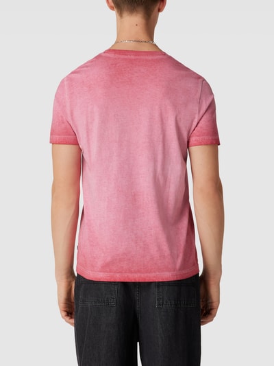 QS by s.Oliver T-Shirt mit Label-Stitching Dunkelrot 5
