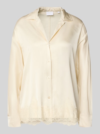 Produktfoto, Relaxed Fit Bluse aus Viskose mit Spitzenbesatz von Jake*s Collection in Creme, glatte Textur, Reverskragen, V-Ausschnitt.