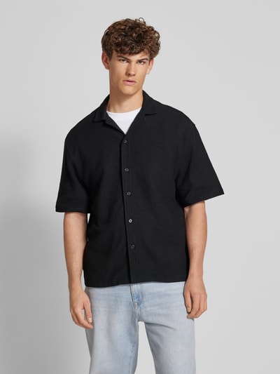 REVIEW Koszula casualowa o kroju relaxed fit z fakturowanym wzorem Czarny 4