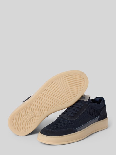 Produktfoto, Sneaker mit Label-Detail von BULLBOXER in Dunkelblau mit Schnürverschluss, strukturierte Sohle, abgerundete Form, Absatzhöhe 3 cm, Schafthöhe 7 cm, Schaftweite 9 cm, für Herren