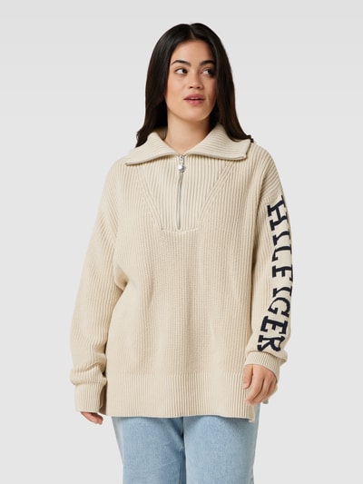 Tommy Hilfiger Curve Sweter z dzianiny z krótkim zamkiem błyskawicznym model ‘PLACED’ Beżowy 4