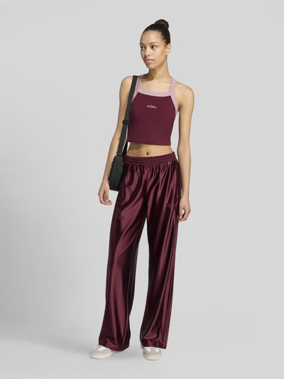 adidas Sportswear High Waist Sweathose mit glänzender Satinoptik Bordeaux 1