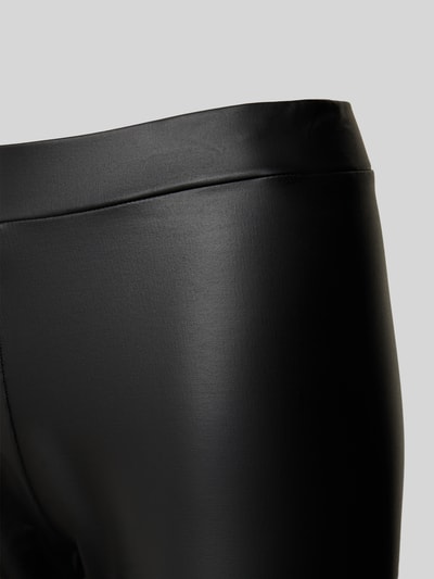 PIECES Slim Fit Hose in Lederoptik mit elastischem Bund Modell 'NEW SHINY' Black 2